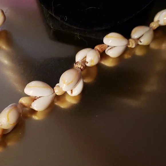 Shell necklace - Picture 2 of 2